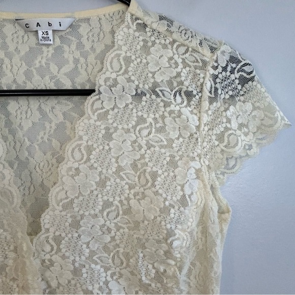 CAbi Cream Lace Cap Sleeve Fitted Sheer Blouse Size XS - Picture 6 of 9